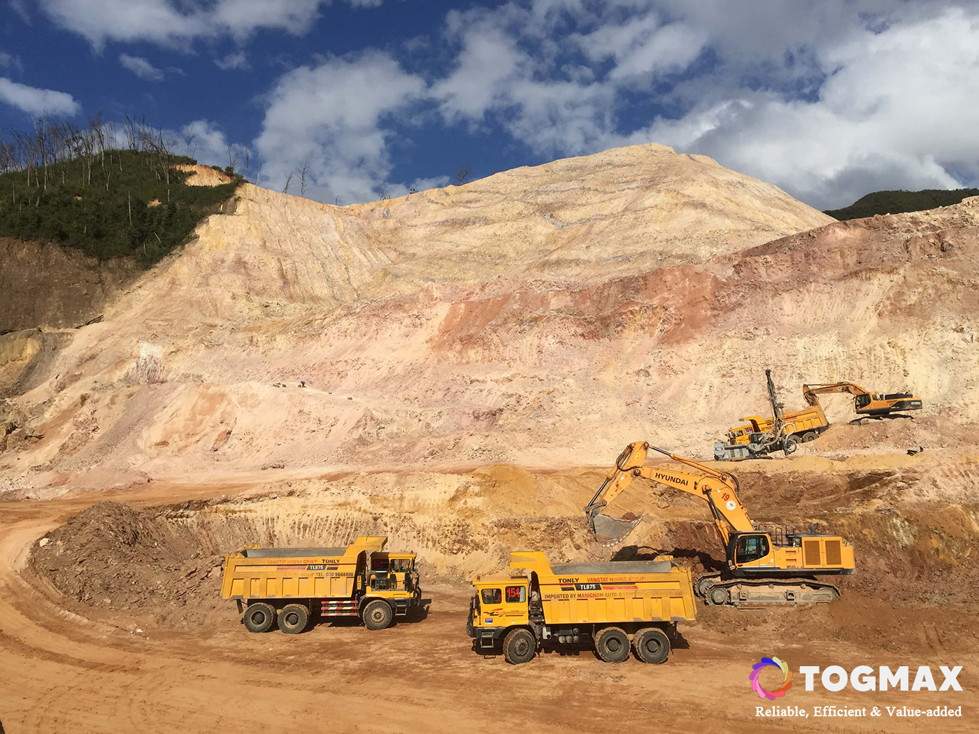 Tonly_TL875_6X4_Off_Highway_Mining_Wide_Body_Heavy_Duty_Dump_Trucks_in_African_Mine_Application-TogMax_Group
