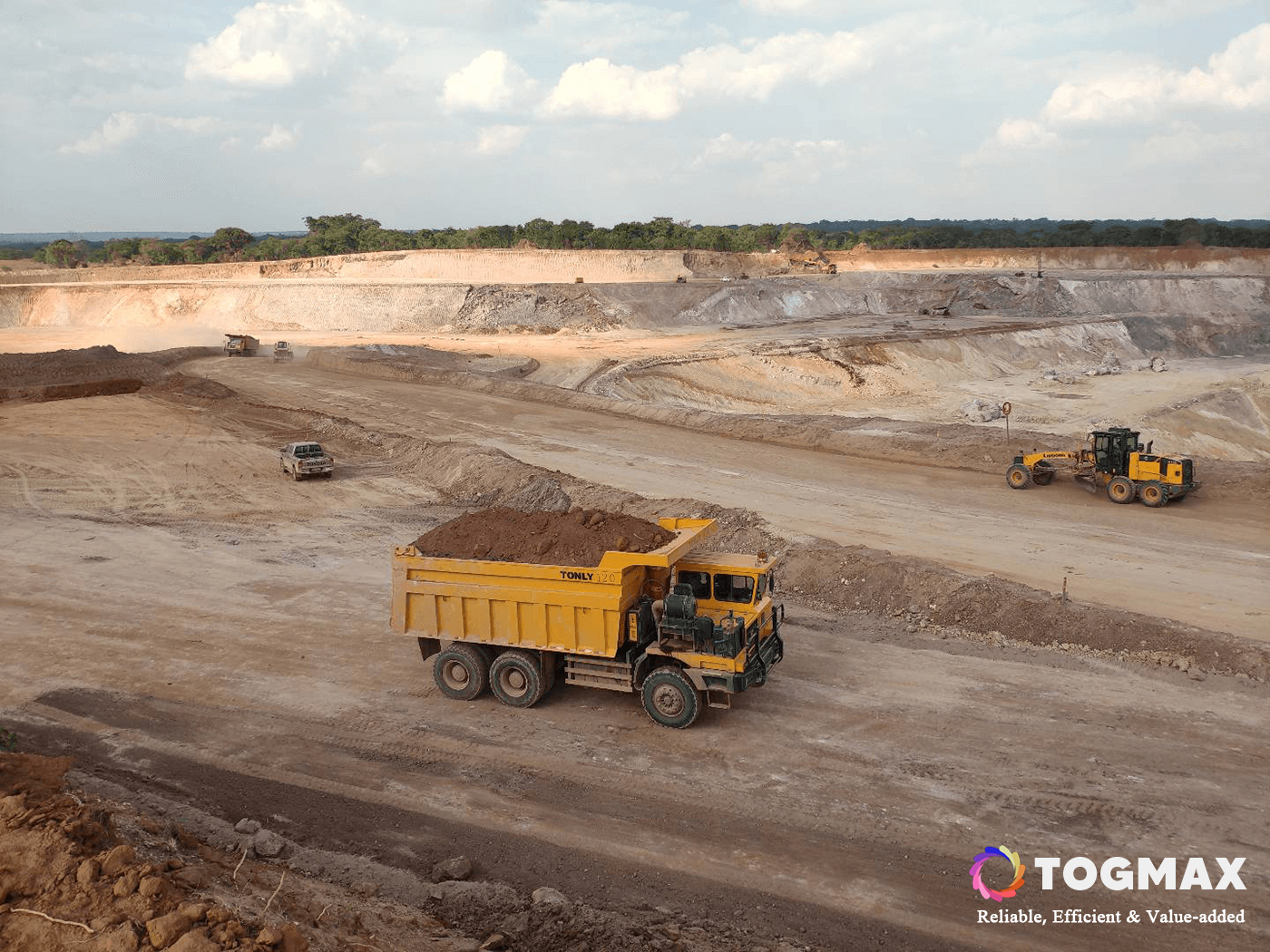 Tonly_TL875_Mining_Wide_Body_Dump_Trucks_Running_in_DRCongo_Copper_Cobalt_Mines_TogMax_Group